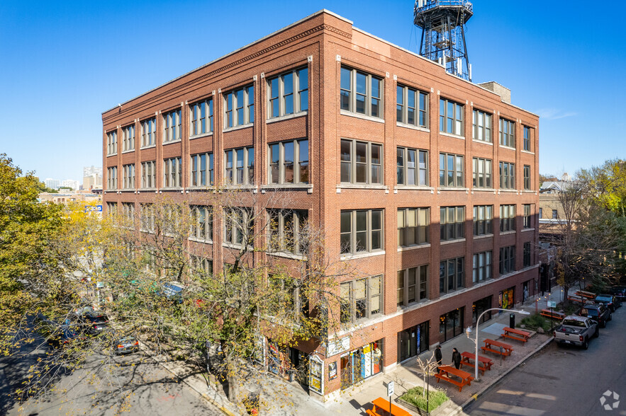 2835 N Sheffield Ave, Chicago, IL for rent - Building Photo - Image 1 of 4