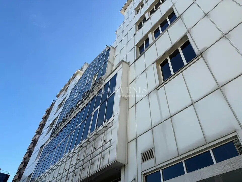 Office in Vanves to rent Building Photo- Image 1 of 8