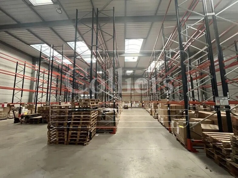 Light Industrial in Roquefort-la-Bédoule to rent - Building Photo - Image 3 of 4