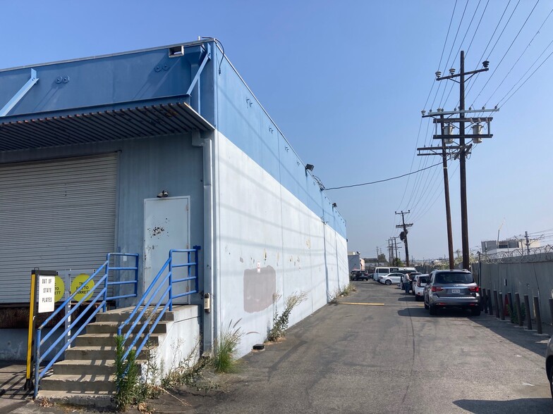 8900 Bellanca Ave, Los Angeles, CA for sale - Building Photo - Image 1 of 1