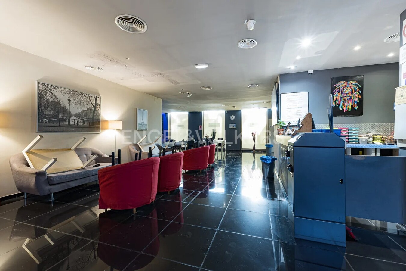 Barcelona, BAR 08005 - Unit - - - Interior Photo - Image 2 of 8