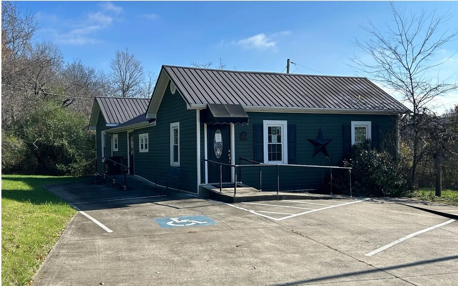 1046 Veterans Memorial Hwy, Scottsville, KY for rent - Building Photo - Image 1 of 1