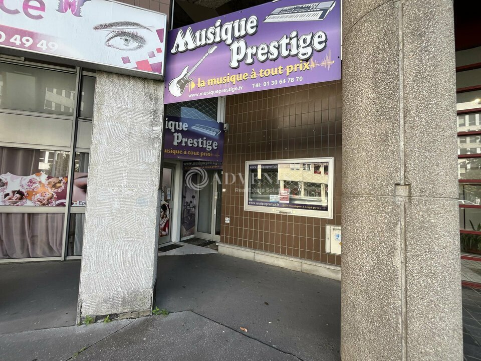 29 Bis Avenue Du Centre, Montigny-le-Bretonneux to rent Building Photo- Image 1 of 7