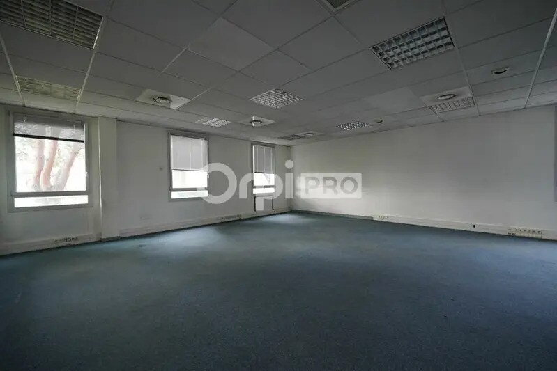 11 Rue Pascal, Bron to rent - Interior Photo - Image 2 of 7