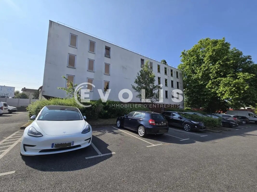 Office in Palaiseau to rent Building Photo- Image 1 of 7