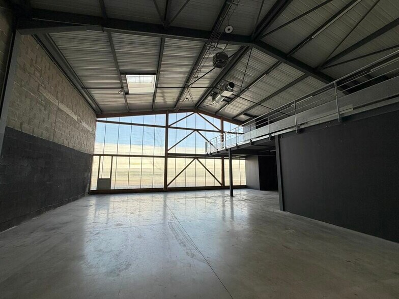 22 Rue Marius Grosso, Vaulx-en-Velin to rent - Interior Photo - Image 2 of 30