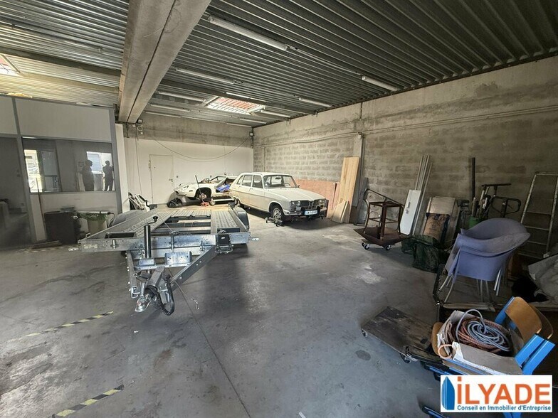 645 Rue Mayor De Montricher, Aix-en-Provence for sale - Interior Photo - Image 3 of 3