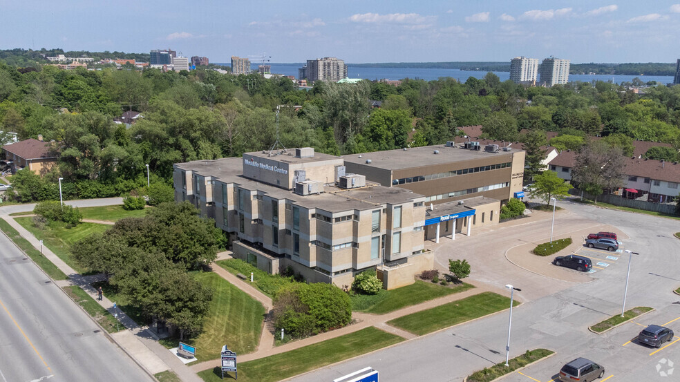 121 Wellington St W, Barrie, ON for rent - Aerial - Image 3 of 6