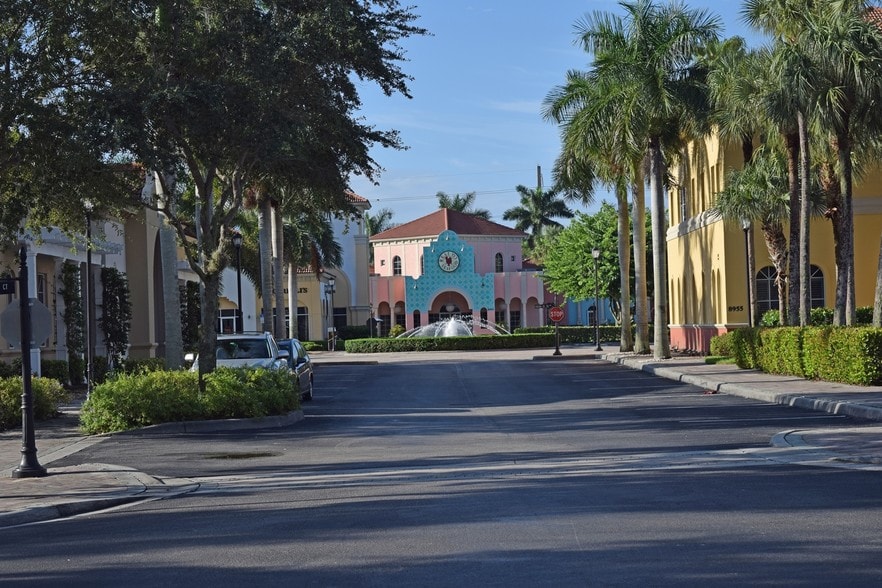 9010 Strada Stell Ct, Naples, FL to rent - Building Photo - Image 3 of 11