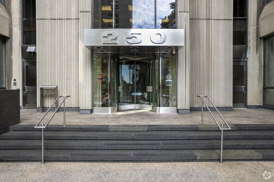 250 Bloor St E, Toronto, ON for rent - Building Photo - Image 3 of 5