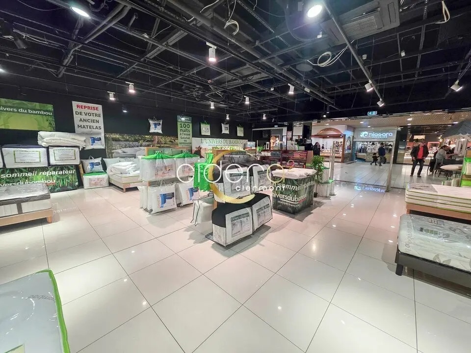 Location Commerce 142 m² - Photo 1