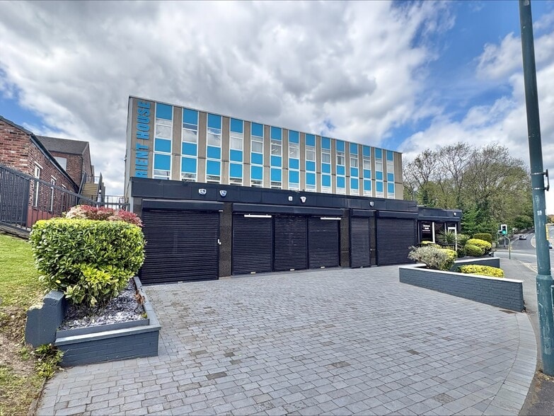 Newton St, Hyde to rent - Building Photo - Image 2 of 11