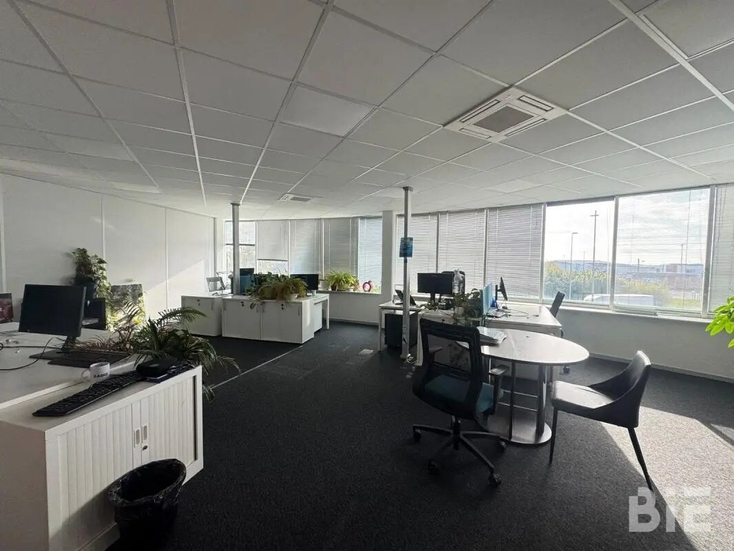 Office in Mérignac to rent Interior Photo- Image 1 of 6