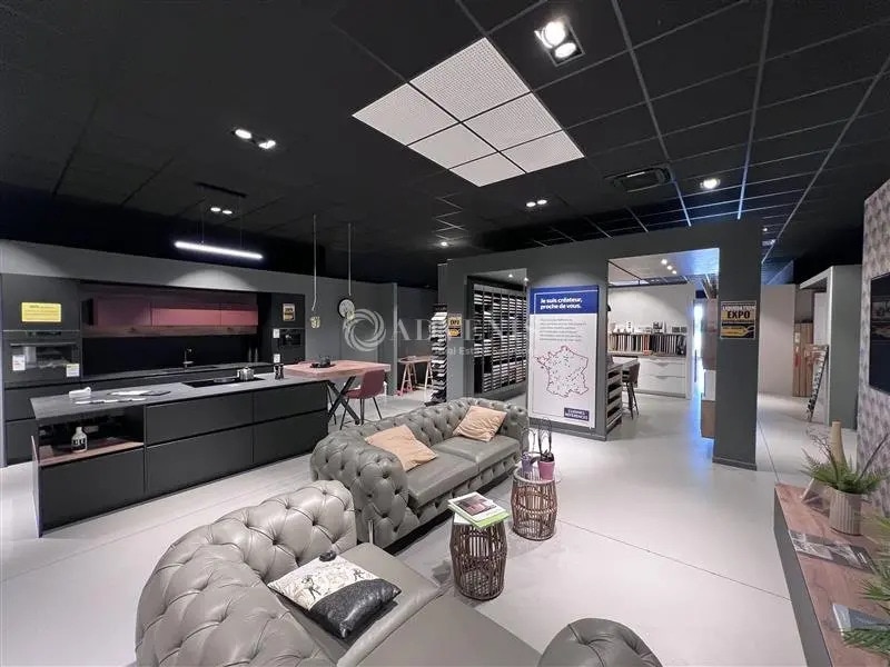 Location Commerce 381 m² - Photo 1