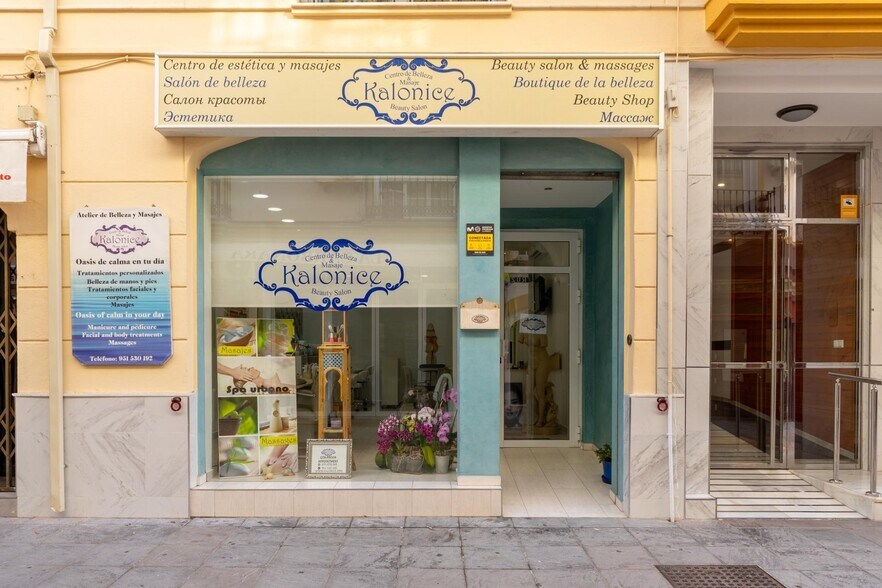 Calle de la Cruz, 1, Fuengirola, Málaga to rent - Building Photo - Image 1 of 10