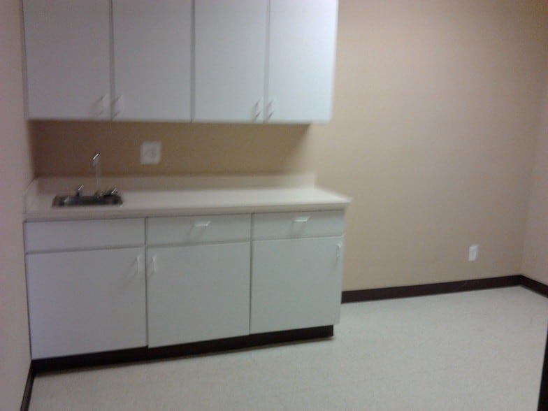 5402 Gateway Ctr, Flint, MI to rent - Other - Image 3 of 15