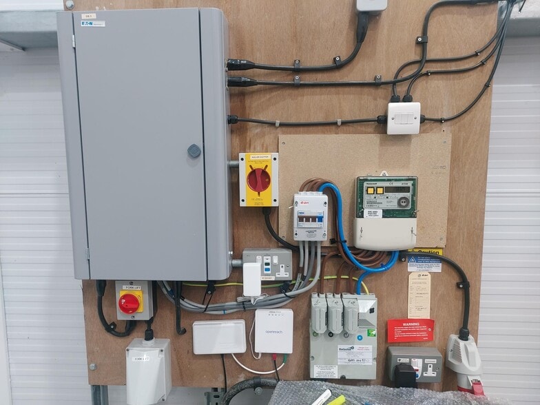 Unit 3, Lamberts Park, 3 Lamberts Road, Tunbridge Wells to rent - Building Photo - Image 2 of 17