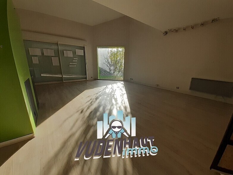 Retail in Portet-sur-Garonne to rent - Interior Photo - Image 3 of 9
