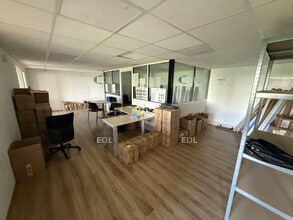 Light Industrial in Neuilly-Plaisance for sale Interior Photo- Image 1 of 2