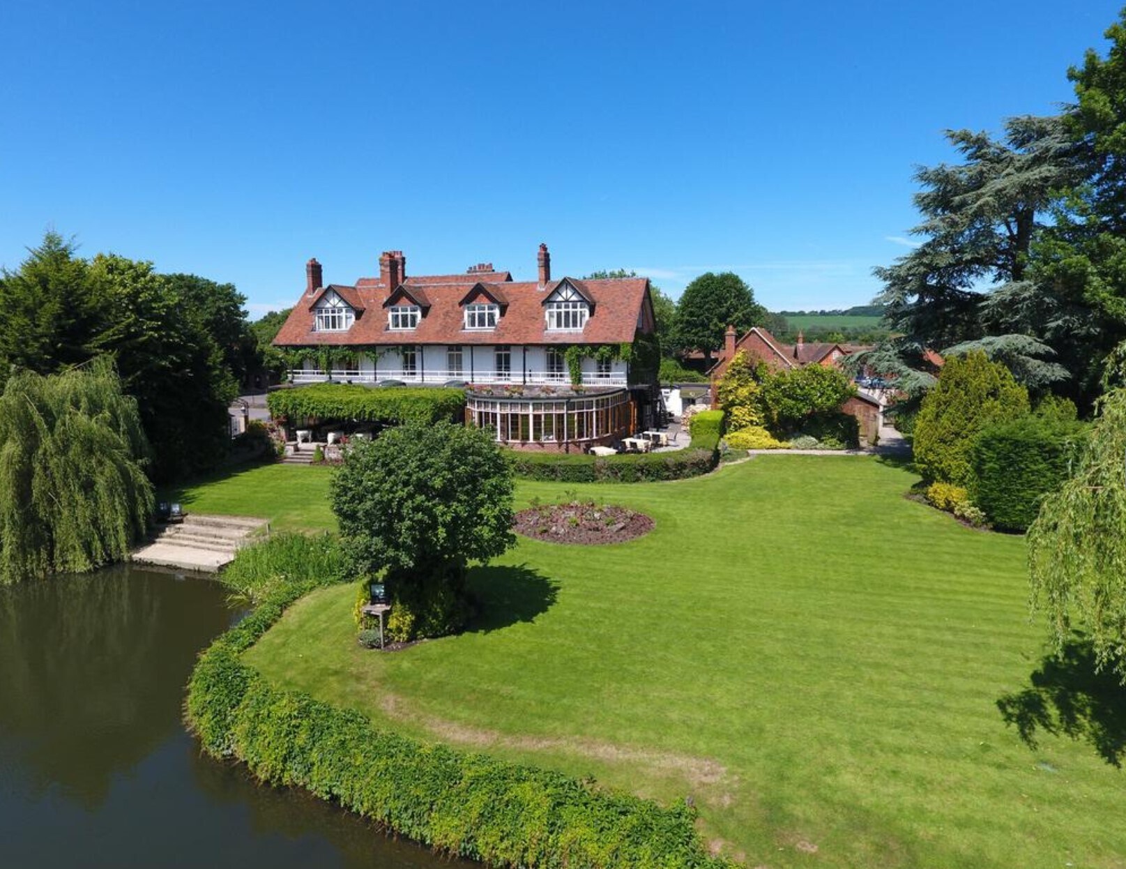 Sonning On Thames, Reading for sale Primary Photo- Image 1 of 1