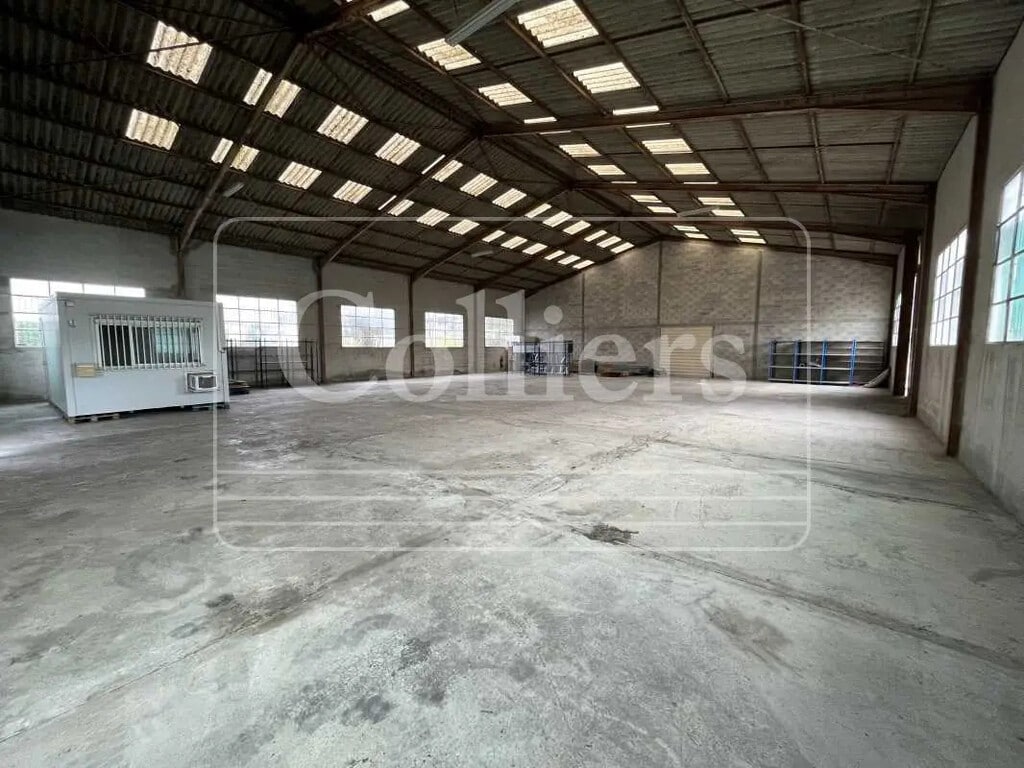 Location Local d'activités 500 m² - Photo 1