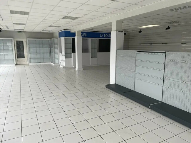 Location Commerce 170 m²