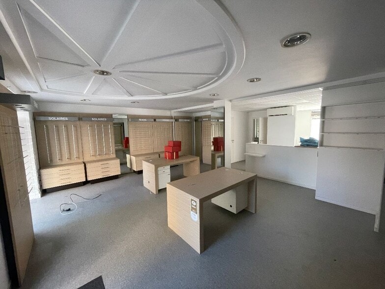 304 Cours Emile Zola, Villeurbanne to rent - Interior Photo - Image 2 of 6