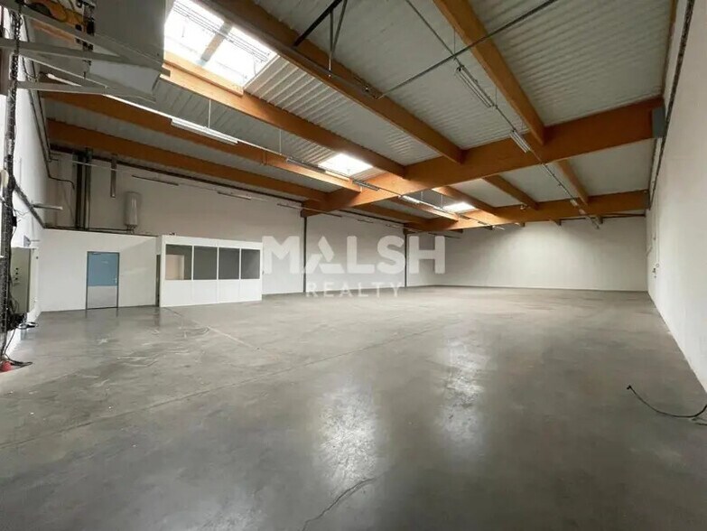 Light Industrial in Décines-Charpieu to rent - Interior Photo - Image 2 of 7