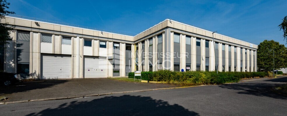 Light Industrial in Gennevilliers to rent - Building Photo - Image 1 of 3