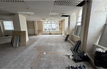 66 West St, Fareham to rent Construction Photo- Image 2 of 5