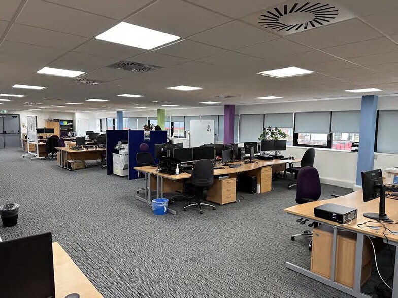 Breckland, Milton Keynes to rent - Building Photo - Image 2 of 7