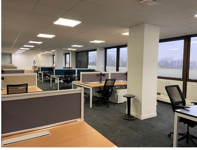 Office in Saint-Cloud to rent - Interior Photo - Image 2 of 6