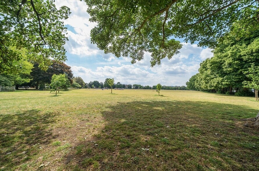 Point Pleasant, London for sale - Building Photo - Image 2 of 12