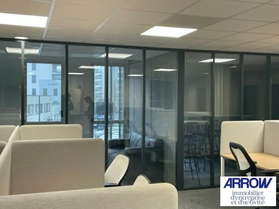 Vente Bureaux 195 m² - Photo 1