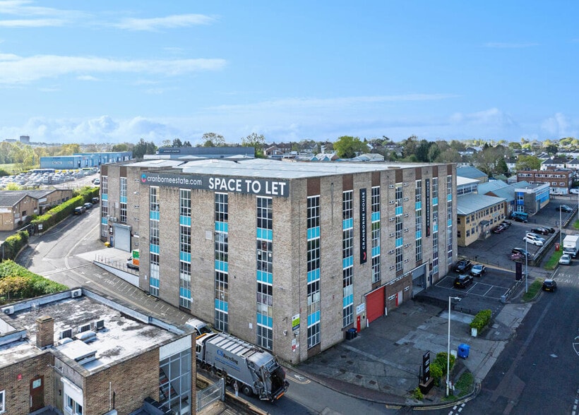 Cranborne House & Summit House portfolio of 2 properties for sale on LoopNet.co.uk - Building Photo - Image 3 of 9