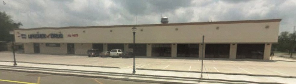 200-201 N Main St, Sweeny, TX for rent - Building Photo - Image 2 of 9