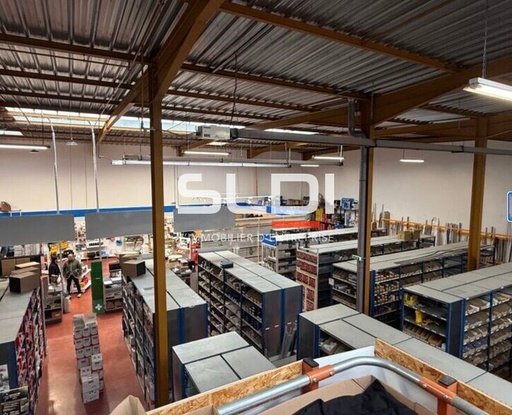Light Industrial in Lyon to rent - Interior Photo - Image 3 of 5
