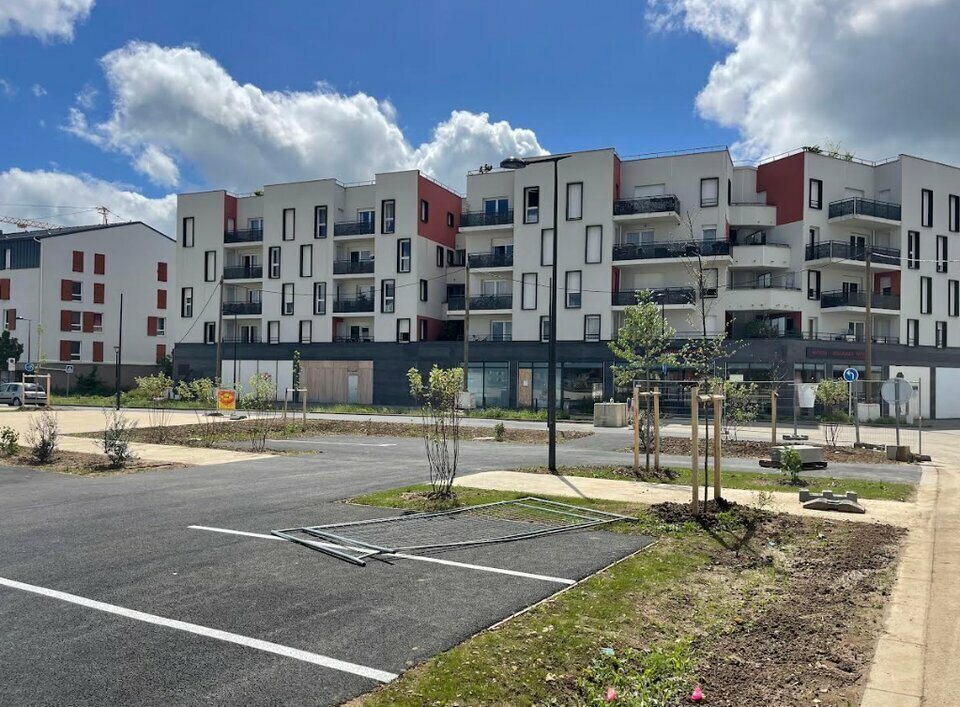 Retail in Melun to rent Building Photo- Image 1 of 7