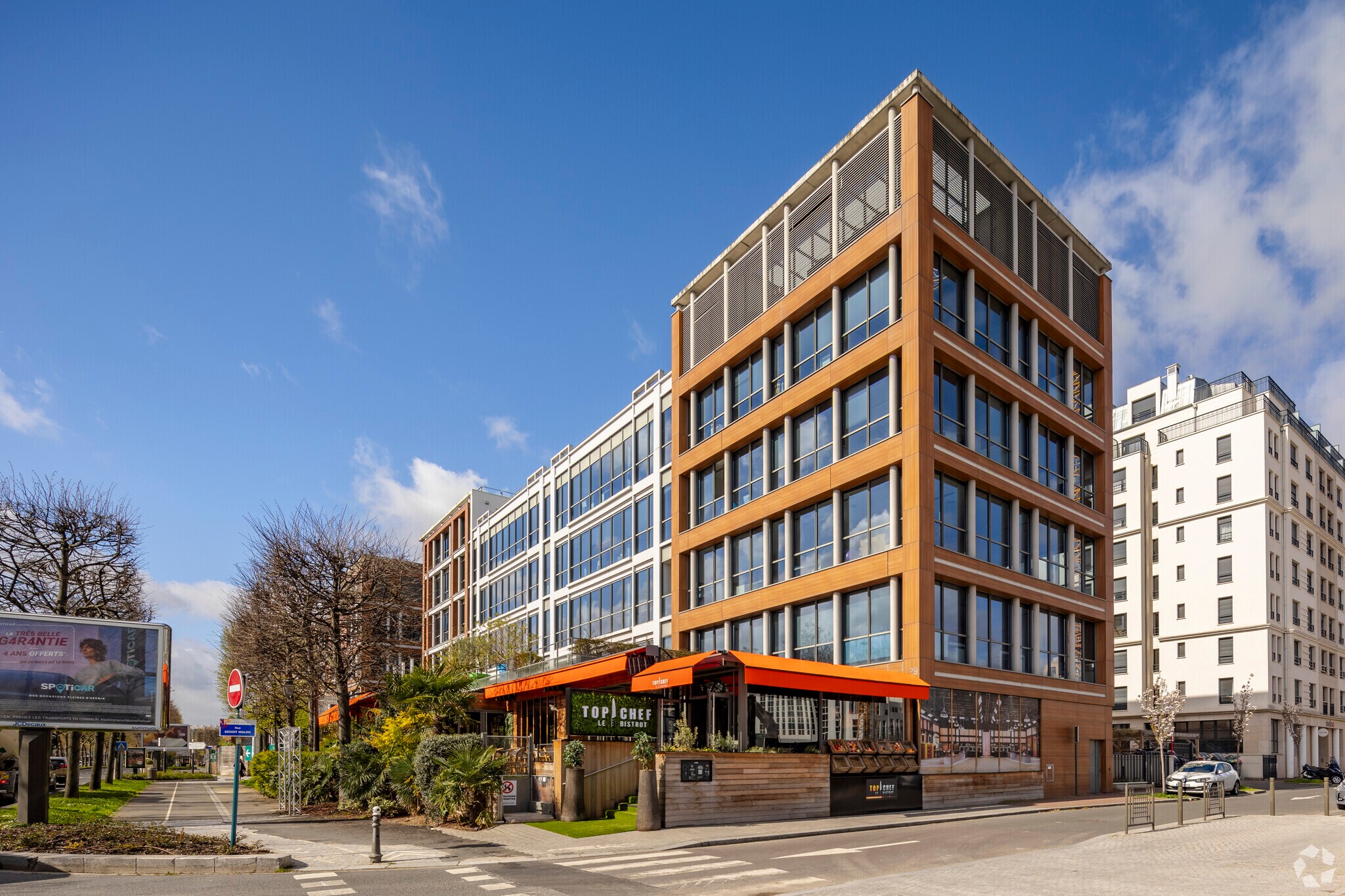 Office in Suresnes to rent Primary Photo- Image 1 of 16