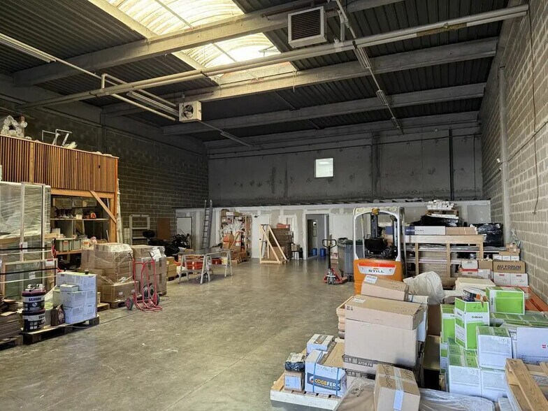 Light Industrial in Gennevilliers to rent - Interior Photo - Image 3 of 7