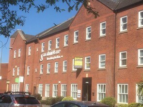 Churchill Way, Macclesfield to rent Building Photo- Image 2 of 2