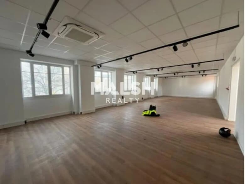 Office in Lyon for sale - Interior Photo - Image 3 of 16