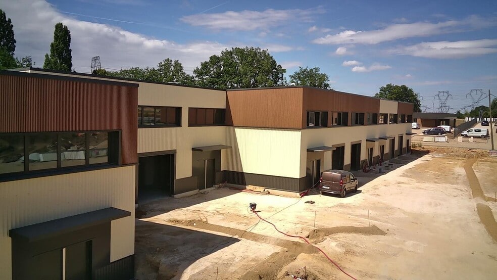Light Industrial in Marcoussis for sale - Building Photo - Image 2 of 5