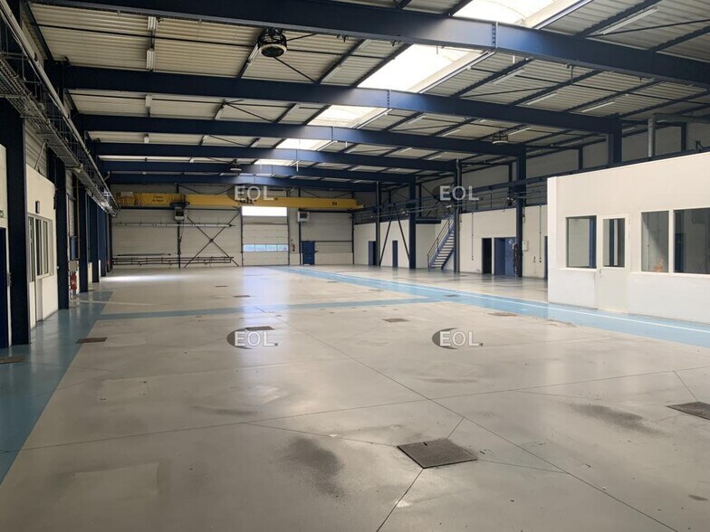 Light Industrial in Le Plessis-Bouchard to rent - Building Photo - Image 3 of 12