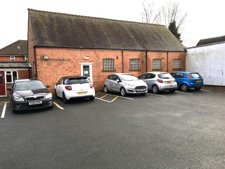 46 Leicester Rd, Bedworth for sale - Building Photo - Image 2 of 3