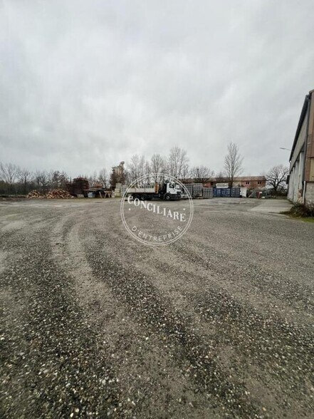 Industrial in Portet-sur-Garonne to rent - Building Photo - Image 3 of 5
