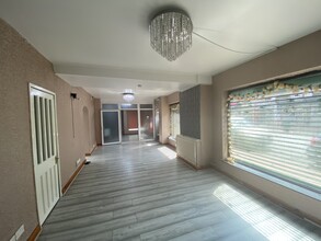 643-645 Bearwood Rd, Smethwick to rent Interior Photo- Image 2 of 5