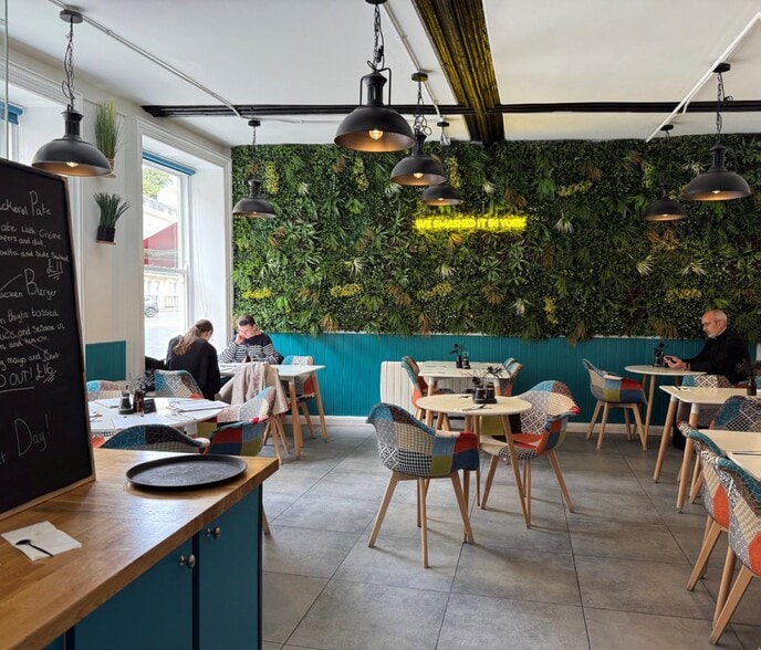 3 & 5 Blake Street portfolio of 2 properties for sale on LoopNet.co.uk - Interior Photo - Image 2 of 4