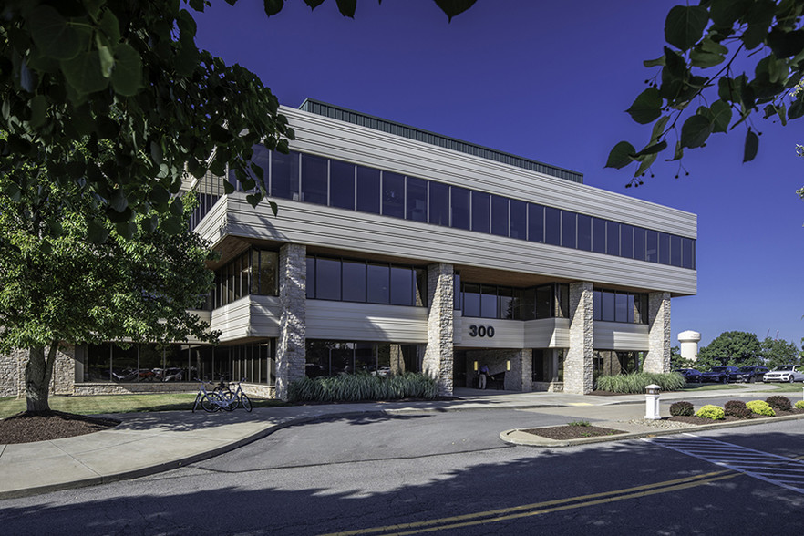 300 Corporate Center Dr, Coraopolis, PA for rent - Building Photo - Image 1 of 19