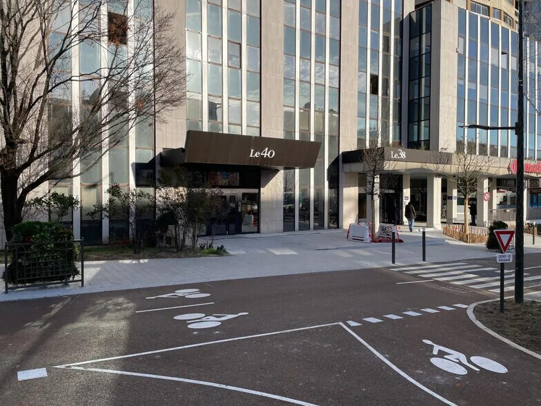 40 Boulevard Henri Sellier, Suresnes to rent - Building Photo - Image 2 of 19